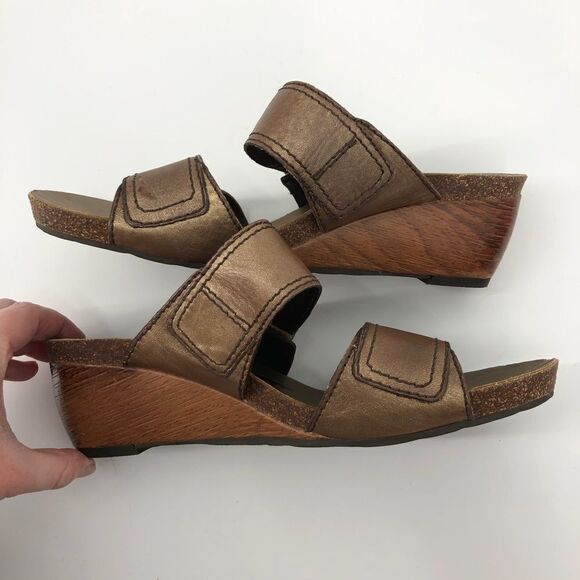 OTBT Sullivan Wedge Slide Sandal Gold - Picture 1 of 9